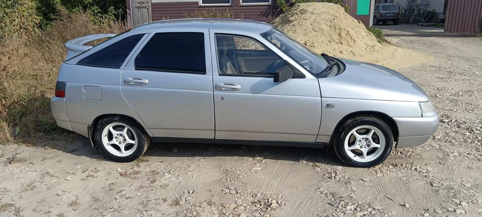 Фото автомобиля LADA 2112, 2006 — госномер Р886ВО58. Цвет: СВЕТЛО-СЕРЕБРИСТЫЙ МЕТАЛЛ