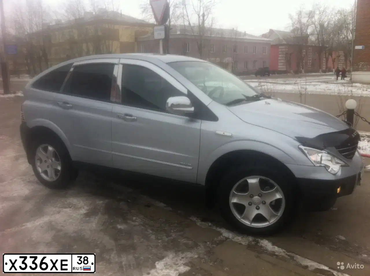 Фото автомобиля SSANGYONG ACTYON, 2008 — госномер Х336ХЕ38. Цвет: СЕРЫЙ