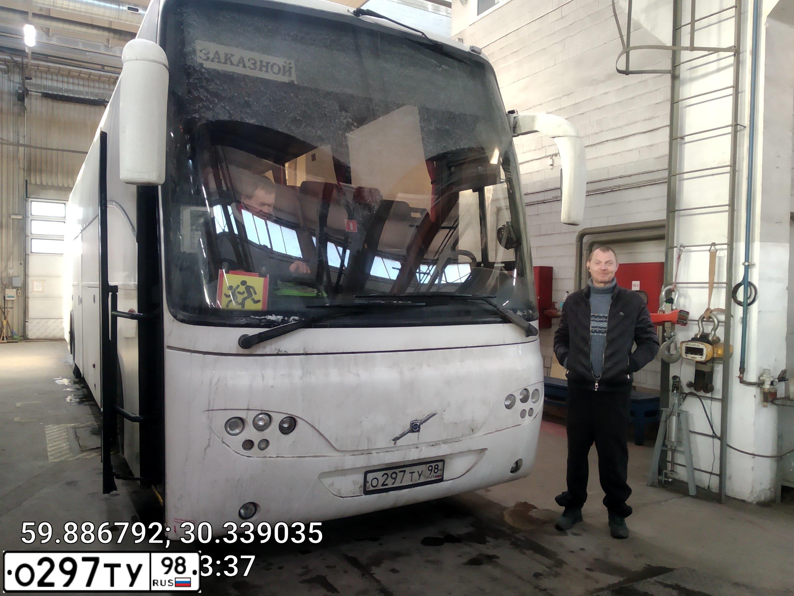 Фото автомобиля VOLVO B12, 1981 — госномер О297ТУ98. Цвет: БЕЛЫЙ