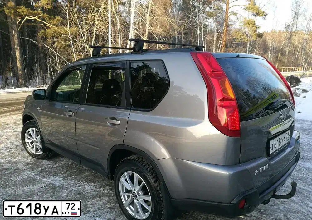 Фото автомобиля NISSAN X-TRAIL, 2010 — госномер Т618УА72. Цвет: Серый