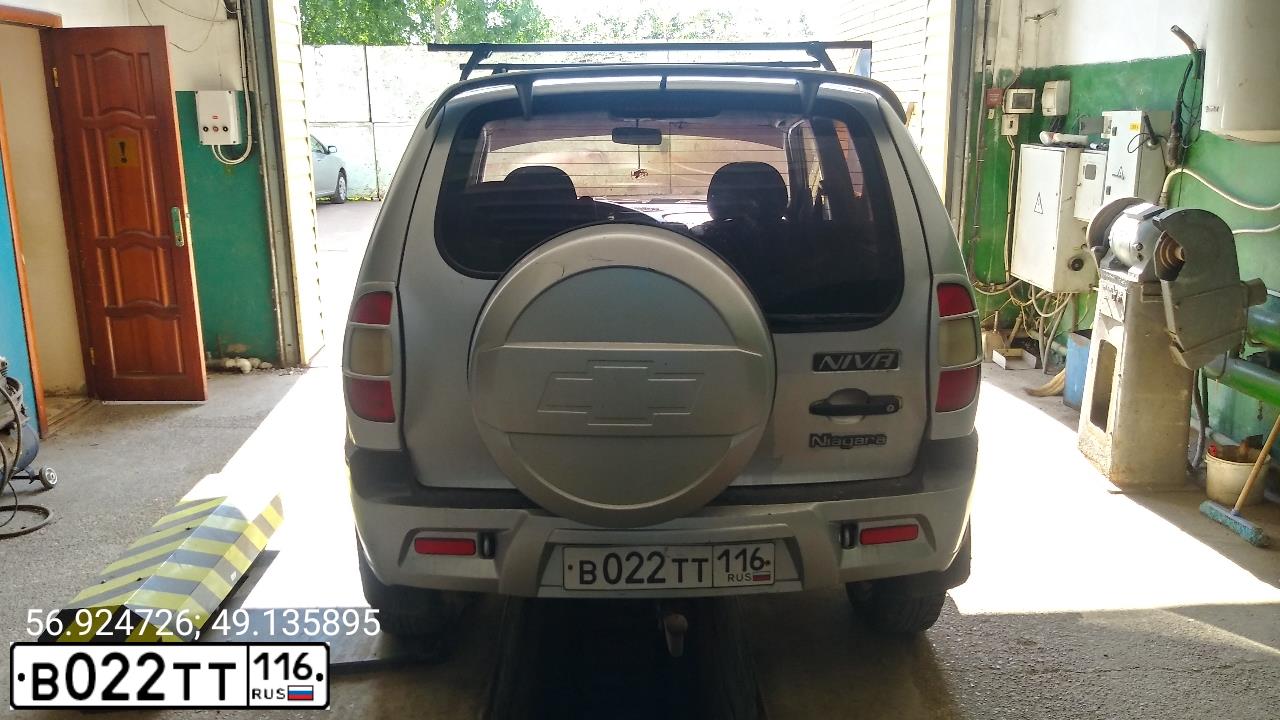 Фото автомобиля CHEVROLET NIVA, 2006 — госномер В022ТТ116. Цвет: СВЕТЛО-СЕРЕБРИСТЫЙ МЕТАЛИК