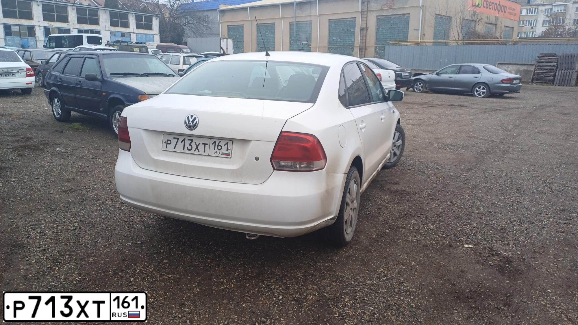 Фото автомобиля VOLKSWAGEN POLO, 2014 — госномер Т973АС750. Цвет: Белый