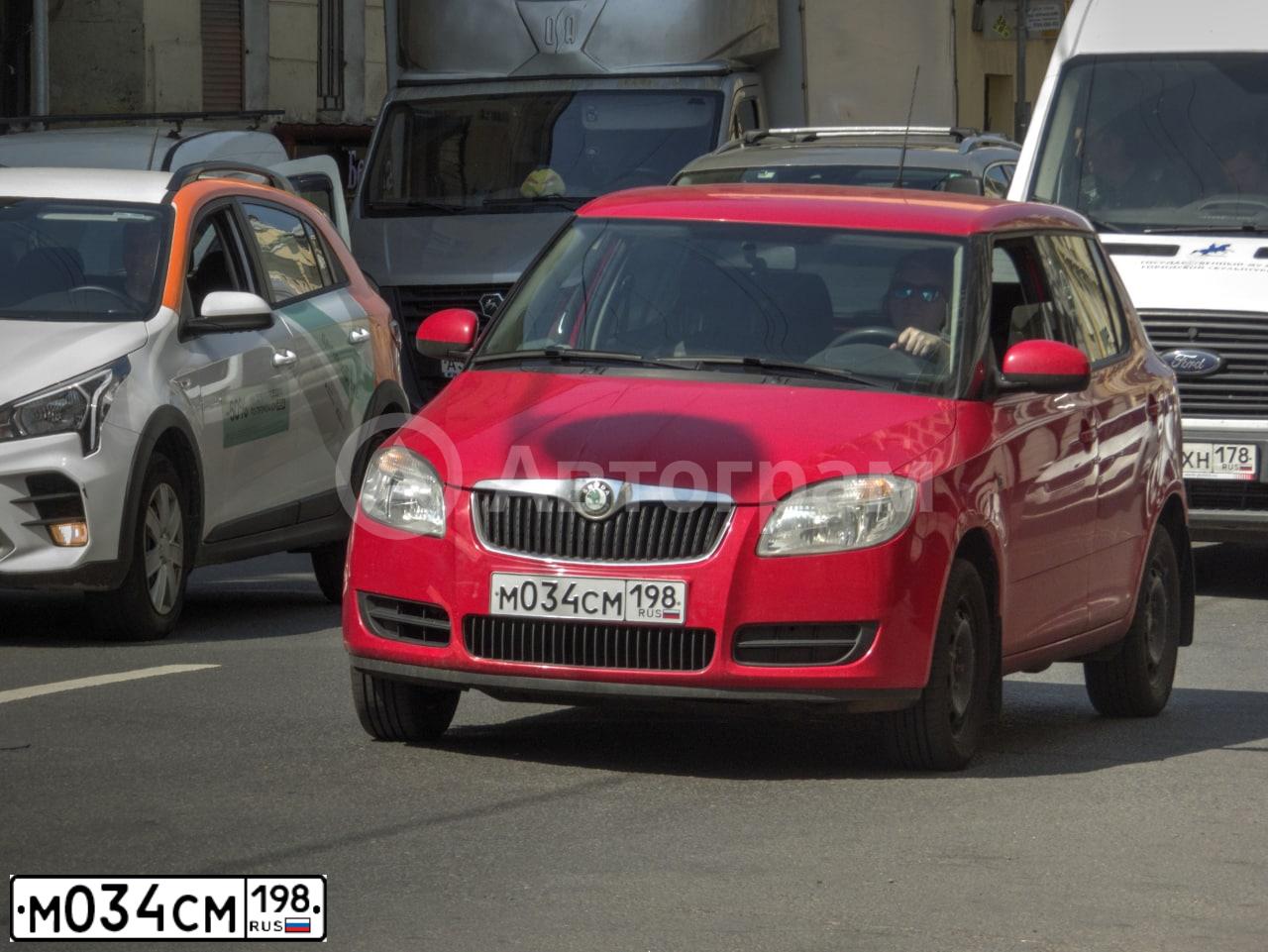 Фото автомобиля SKODA FABIA, 2008 — госномер М034СМ198. Цвет: Красный