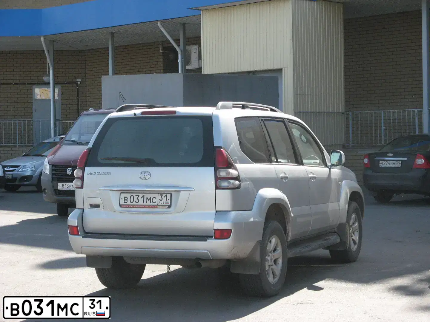 Фото автомобиля TOYOTA LANDCRUISER, 2006 — госномер В031МС31. Цвет: СЕРЕБРИСТЫЙ