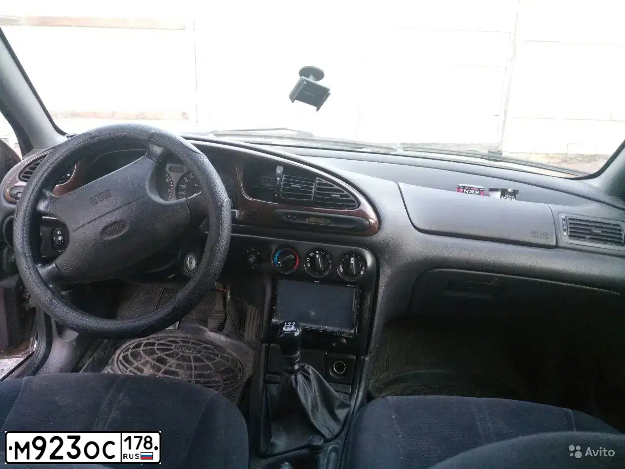 Фото автомобиля FORD MONDEO, 1998 — госномер М923ОС178. Цвет: ФИОЛЕТОВЫЙ