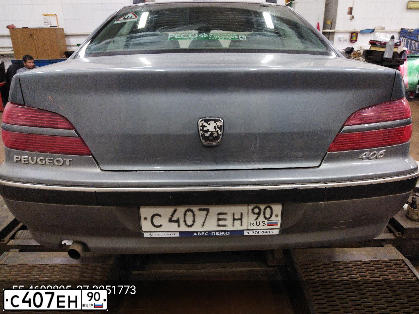 Фото автомобиля PEUGEOT 406, 2002 — госномер Е900АН977. Цвет: СЕРЫЙ