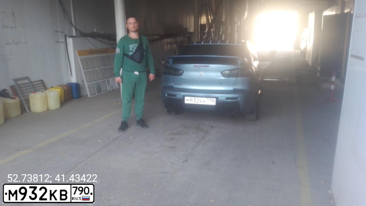 Фото автомобиля MITSUBISHI LANCER, 2008 — госномер У106ММ77. Цвет: СВЕТЛО-СЕРО-ЗЕЛЕНЫЙ