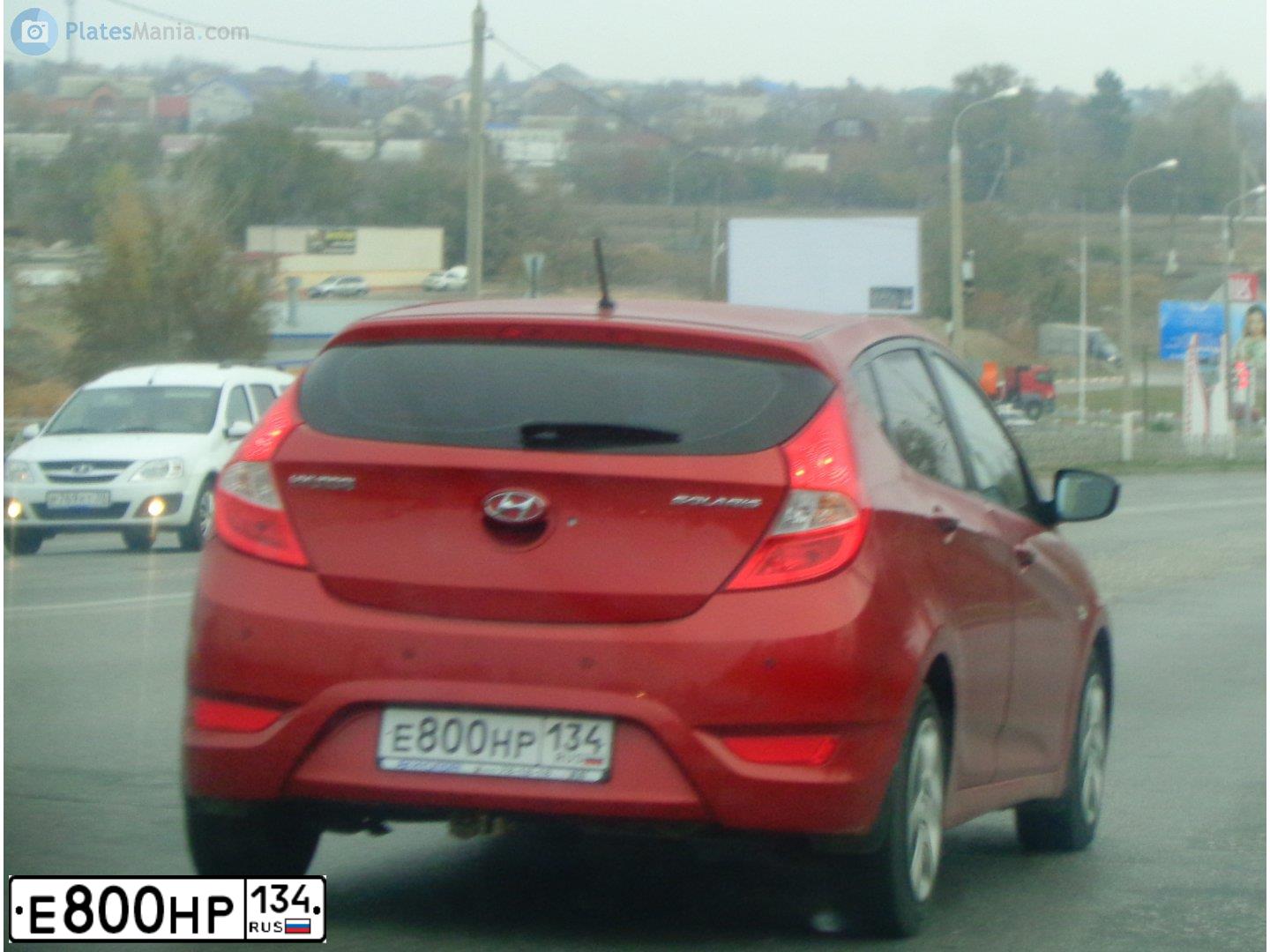 Фото автомобиля HYUNDAI SOLARIS, 2012 — госномер Е800НР134. Цвет: ТЕМНО КРАСНЫЙ