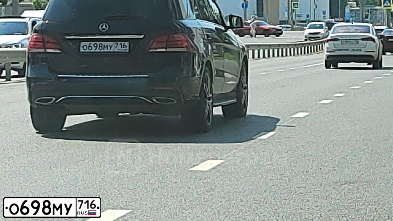 Фото автомобиля MERCEDES GLE-KLASSE, 2016 — госномер В353ЕХ716. Цвет: ЧЕРНЫЙ