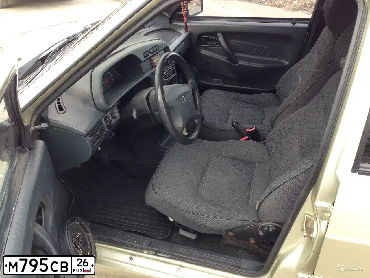 Фото автомобиля LADA 2114 SAMARA, 2005 — госномер М795СВ26. Цвет: СЕРЕБРИСТО-БЕЖЕВЫЙ