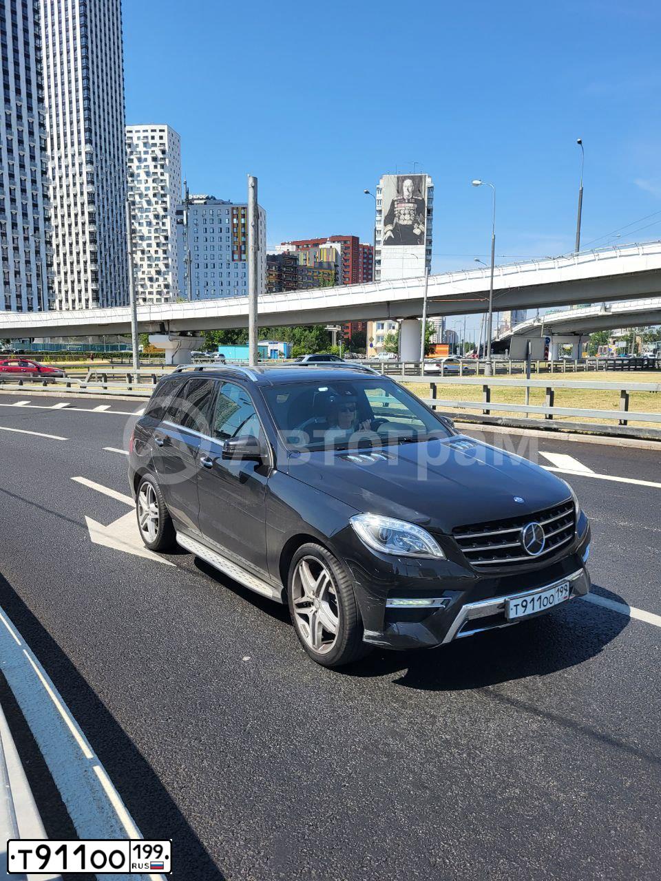 Фото автомобиля MERCEDES GL-KLASSE, 2008 — госномер Р911ЕА199. Цвет: ЧЕРНЫЙ