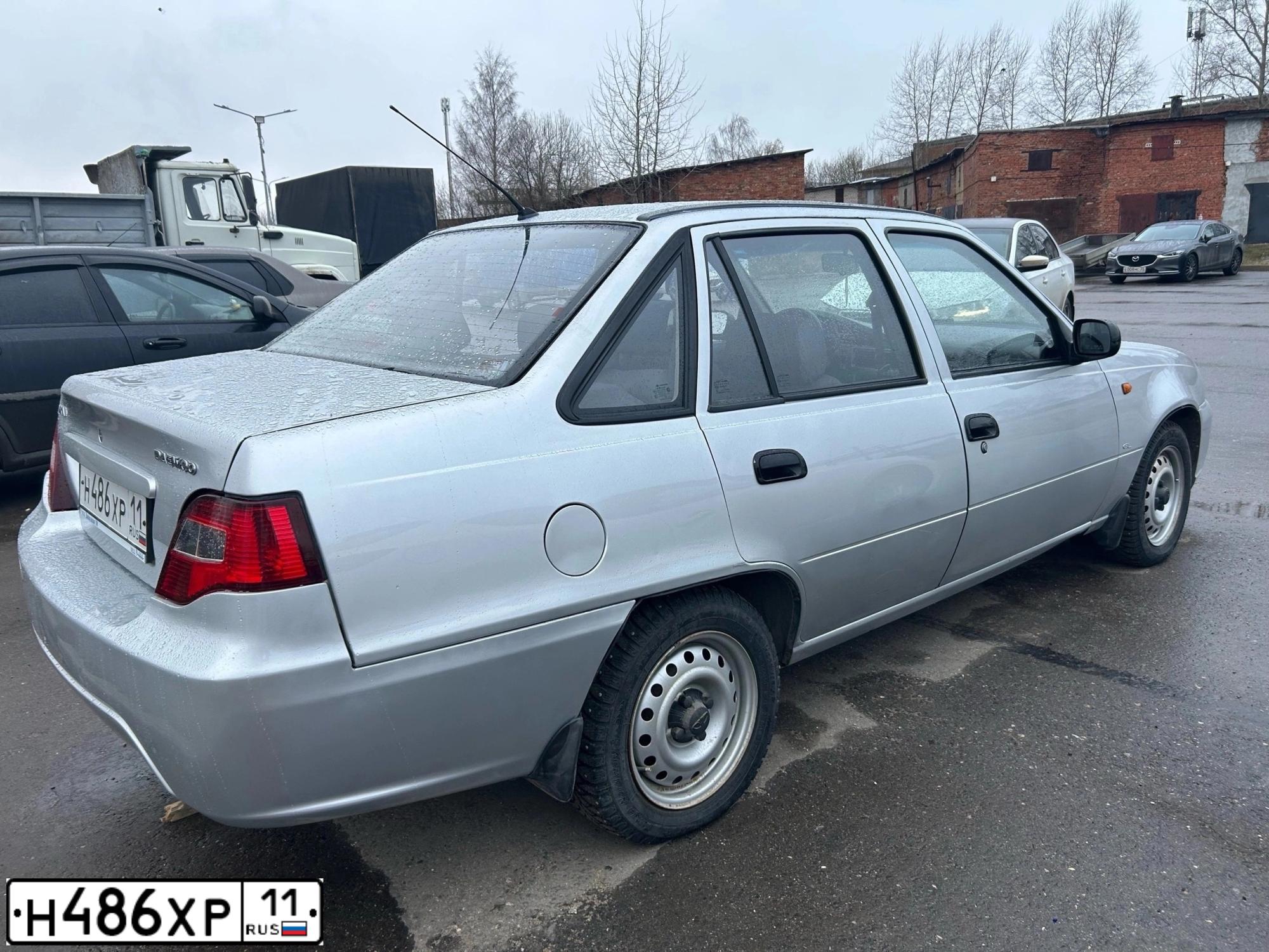 Фото автомобиля DAEWOO NEXIA, 2010 — госномер Н486ХР11. Цвет: СЕРЕБРИСТЫЙ