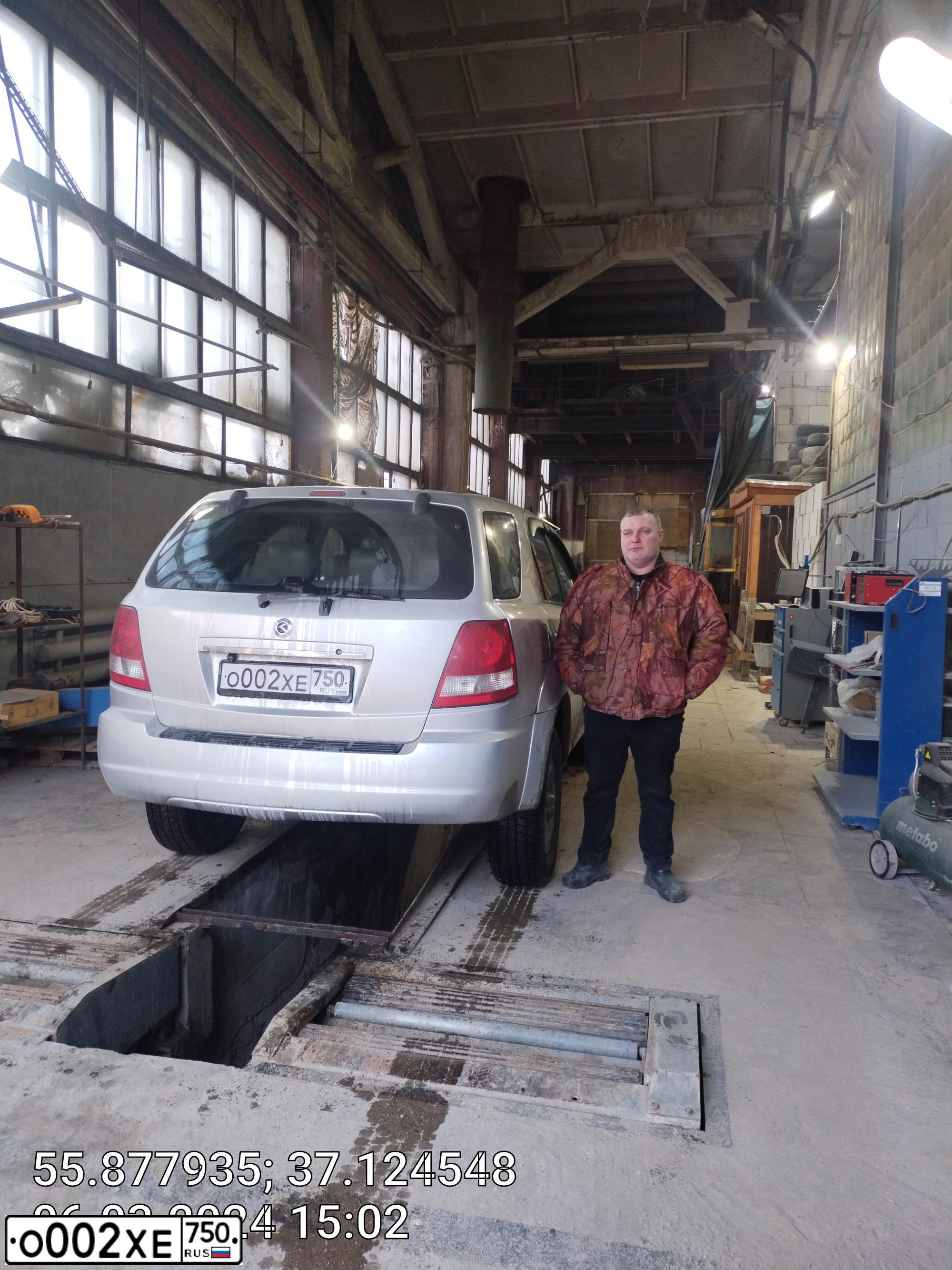 Фото автомобиля KIA SORENTO, 2003 — госномер О002ХЕ750. Цвет: ТЕМНО-СЕРЫЙ