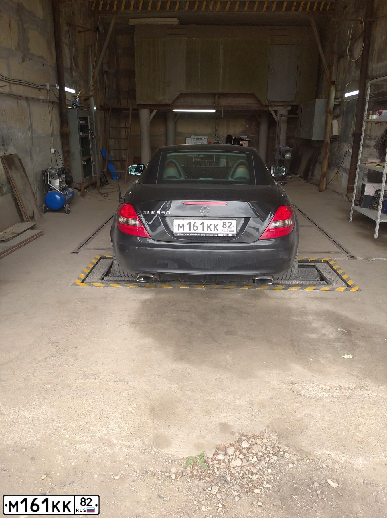 Фото автомобиля MERCEDES-BENZ SLK-KLASSE, 2008 — госномер В079МЕ761. Цвет: ЧЕРНЫЙ