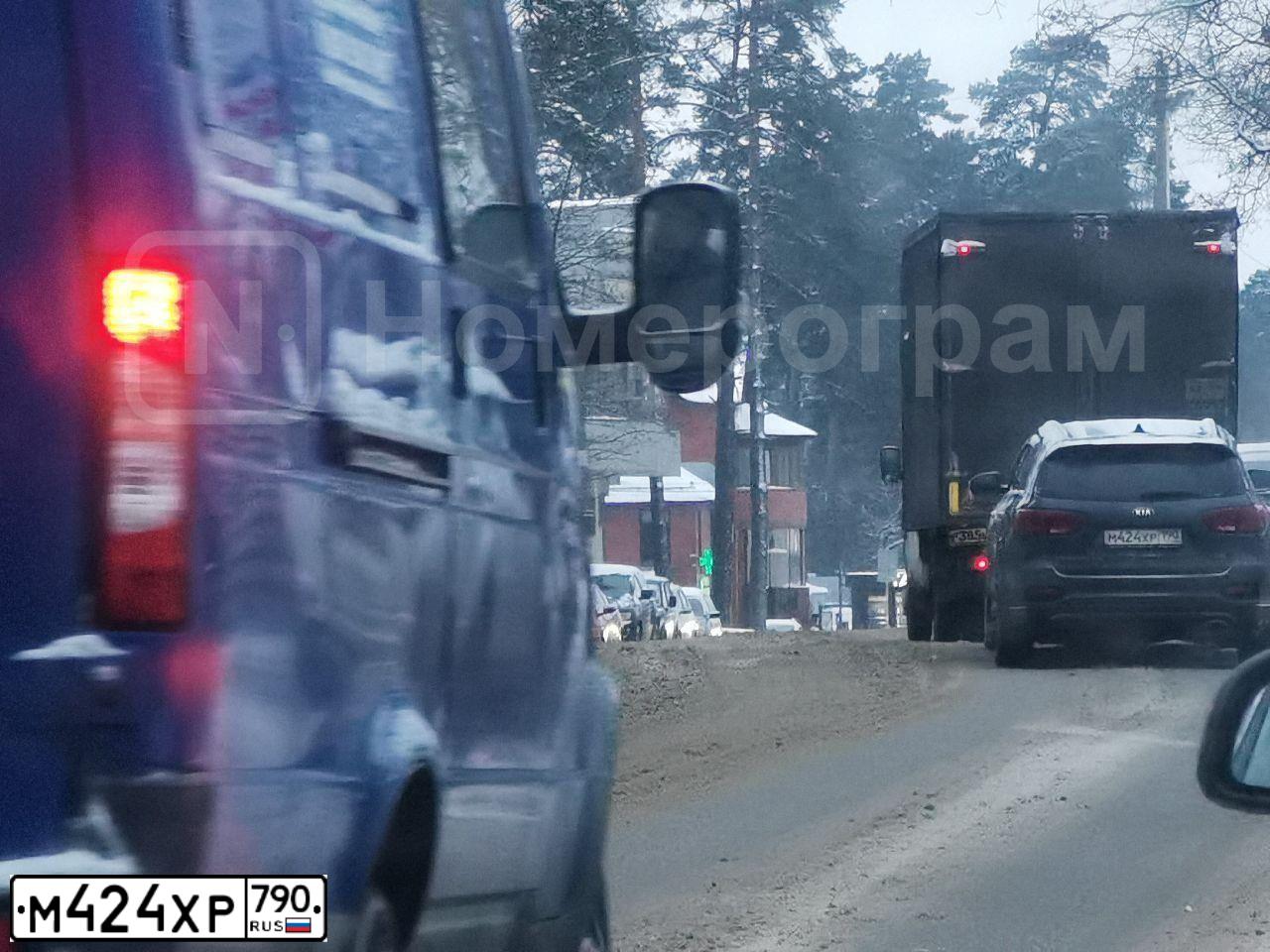 Фото автомобиля BMW X5, 2016 — госномер М424ХР790. Цвет: БЕЛЫЙ МЕТАЛЛИК