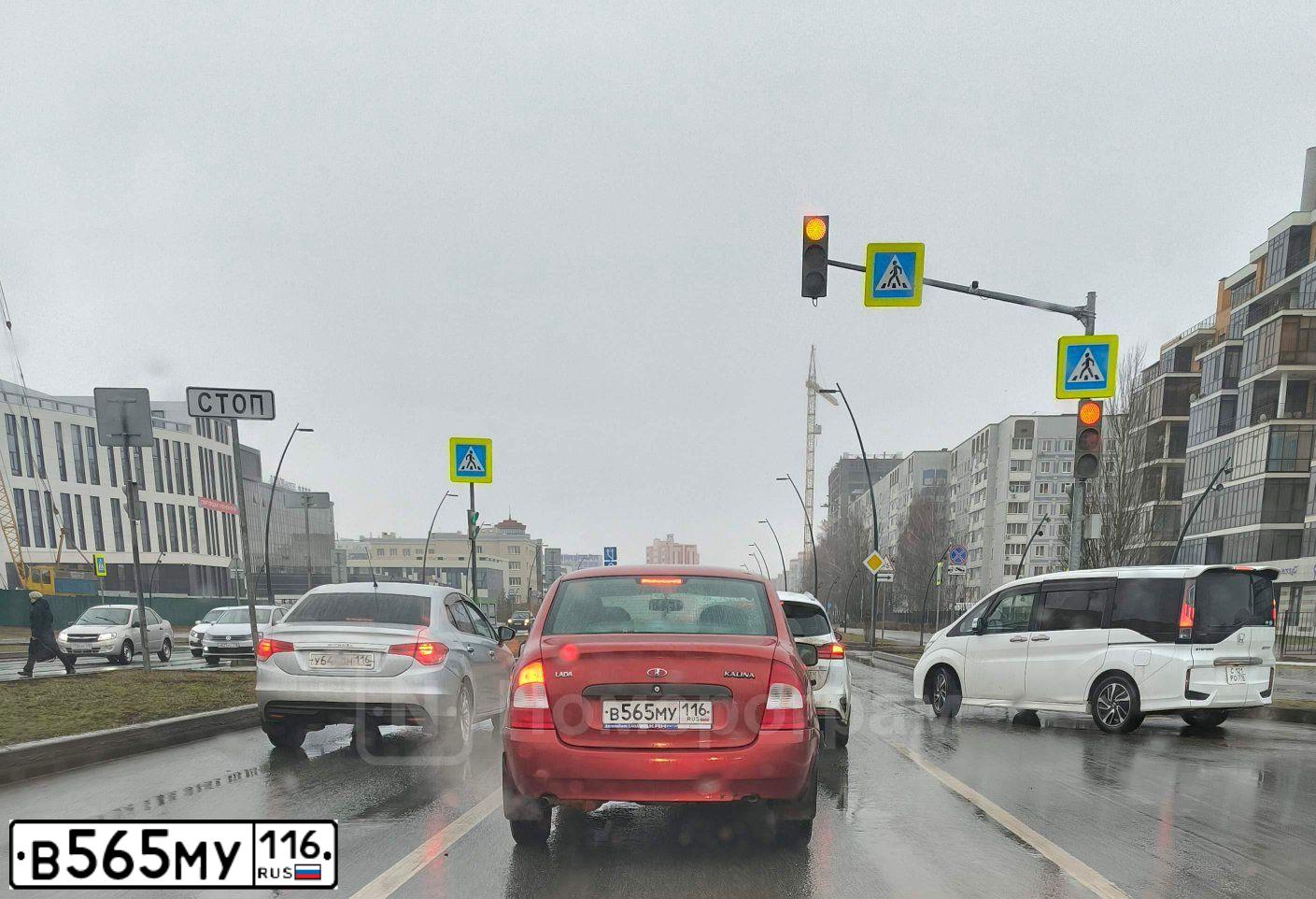 Фото автомобиля LADA 1118 KALINA, 2010 — госномер В565МУ116. Цвет: СЕРЕБРИСТО-КРАСНЫЙ