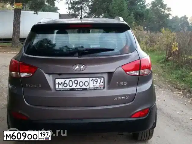 Фото автомобиля HYUNDAI IX35, 2011 — госномер А408ЕР122. Цвет: Коричневый