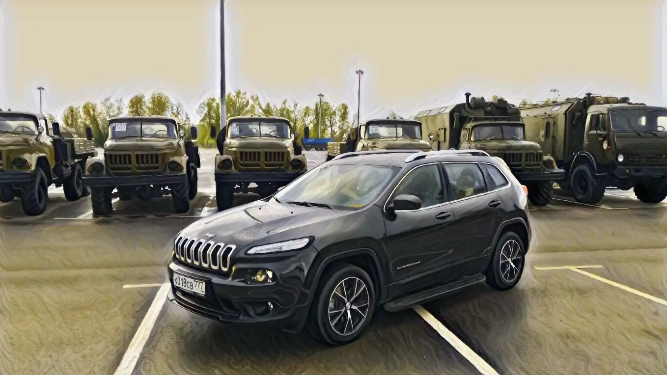 Фото автомобиля JEEP CHEROKEE, 2014 — госномер К018СВ777. Цвет: СЕРЫЙ