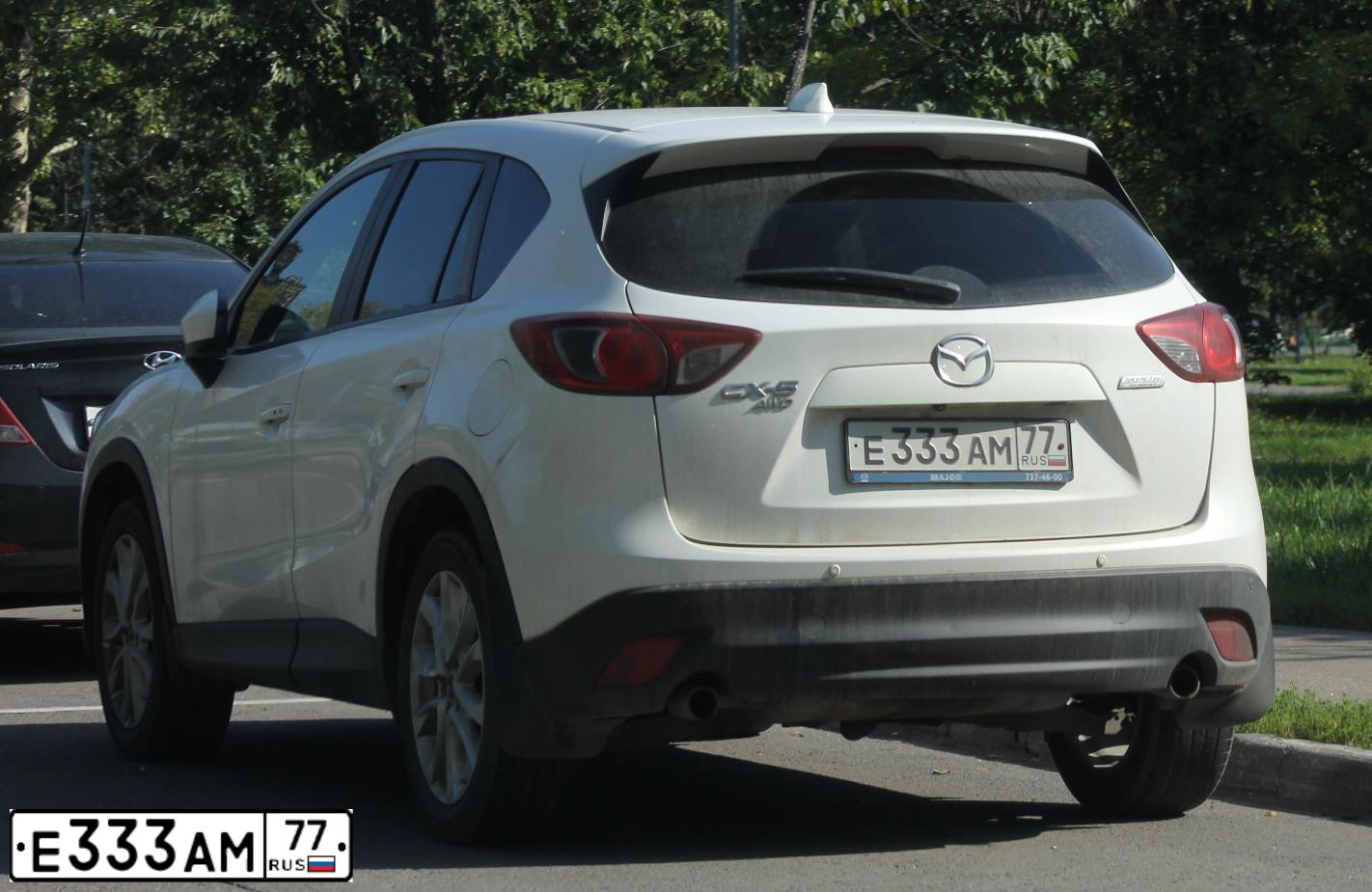 Фото автомобиля MAZDA CX-5, 2012 — госномер Е333АМ77. Цвет: БЕЛЫЙ