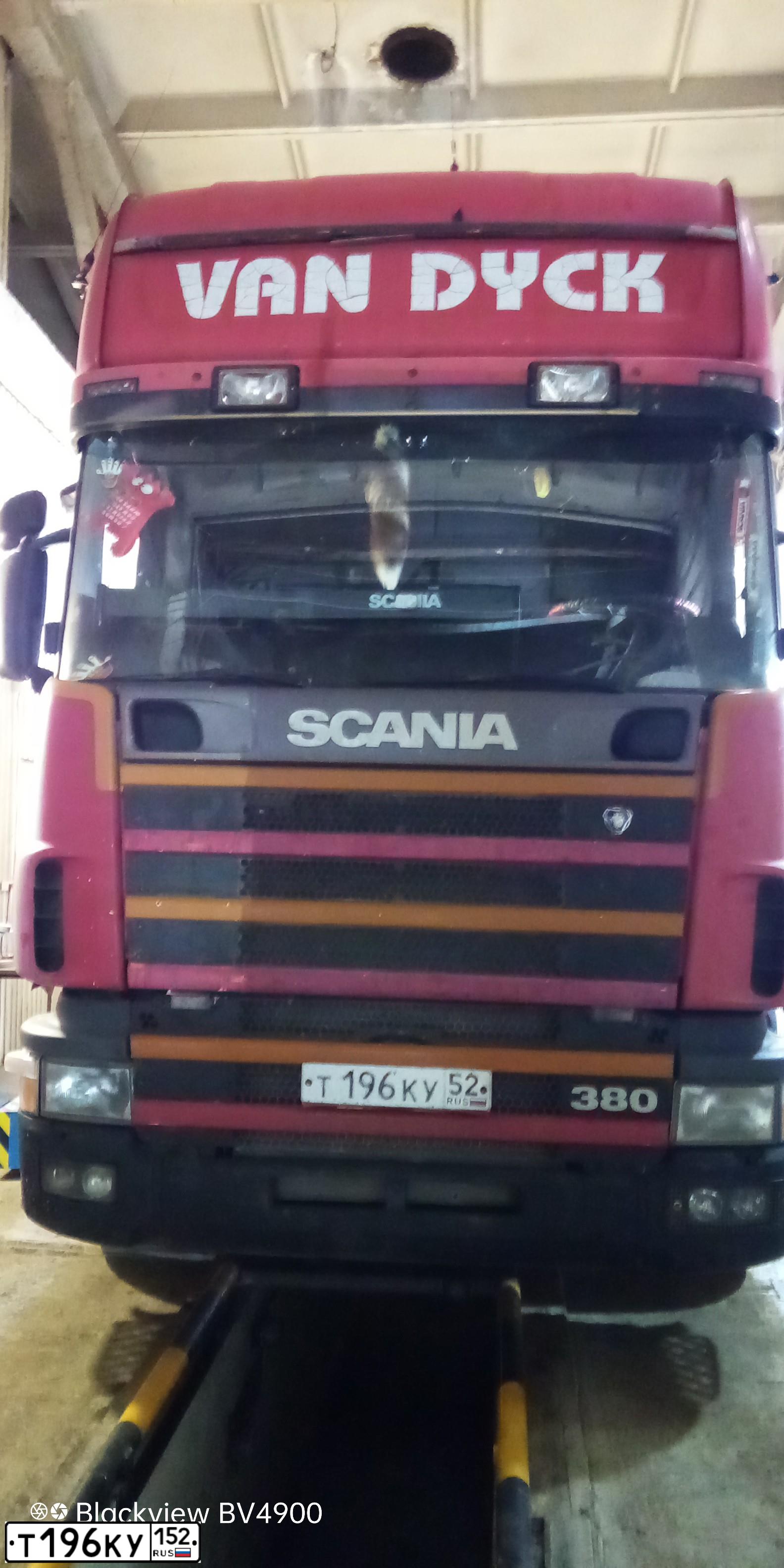 Фото автомобиля SCANIA SERIE R /4X2/, 2000 — госномер Т196КУ152. Цвет: Красный