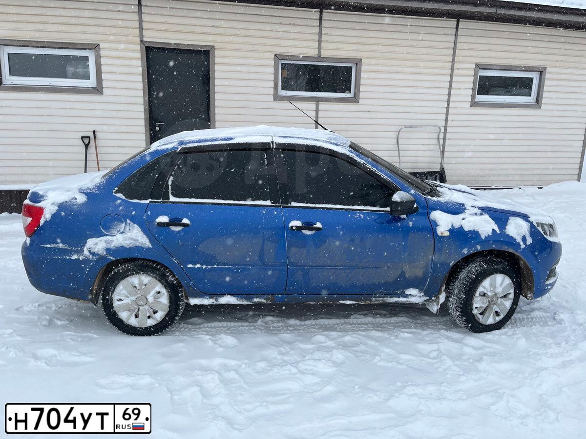 Фото автомобиля LADA 2190 GRANTA, 2019 — госномер Н704УТ69. Цвет: ЯРКО-СИНИЙ