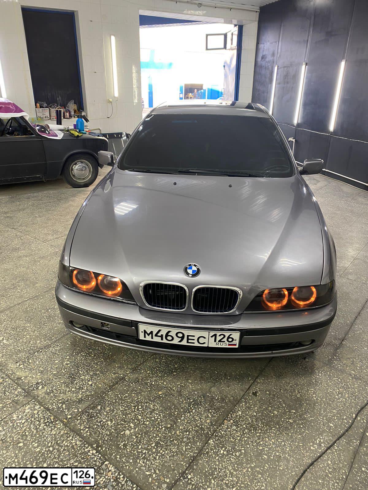 Фото автомобиля BMW SERIE 5, 1997 — госномер М469ЕС126. Цвет: СЕРЫЙ МЕТАЛЛИК