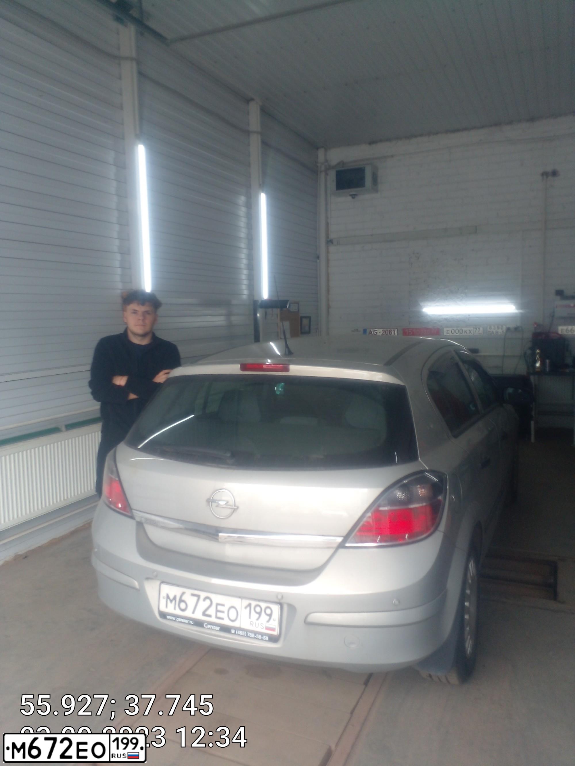 Фото автомобиля OPEL ASTRA, 2008 — госномер М672ЕО199. Цвет: БЕЖЕВЫЙ