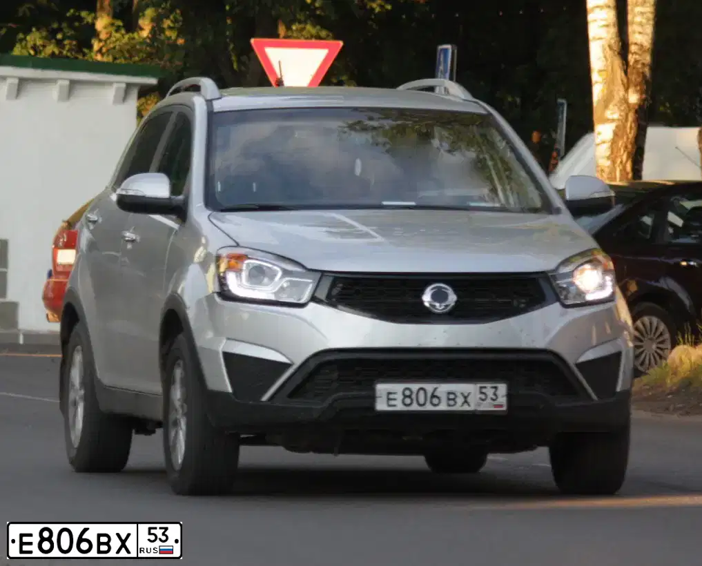 Фото автомобиля SSANGYONG ACTYON, 2013 — госномер Т779УМ750. Цвет: СЕРЕБРИСТЫЙ