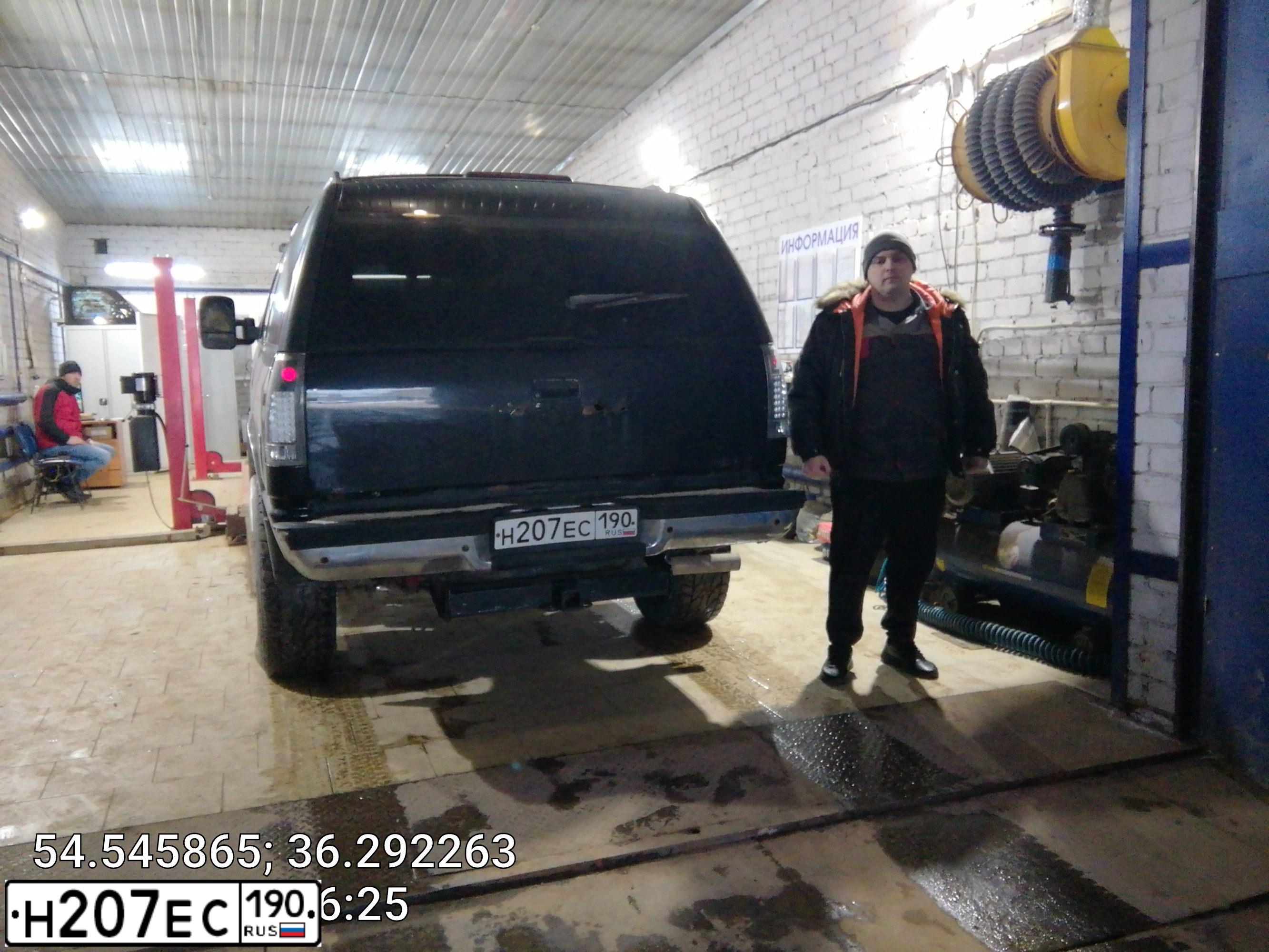 Фото автомобиля ШЕВРОЛЕ TAXOE, 1996 — госномер С270РТ136. Цвет: ЧЕРНЫЙ