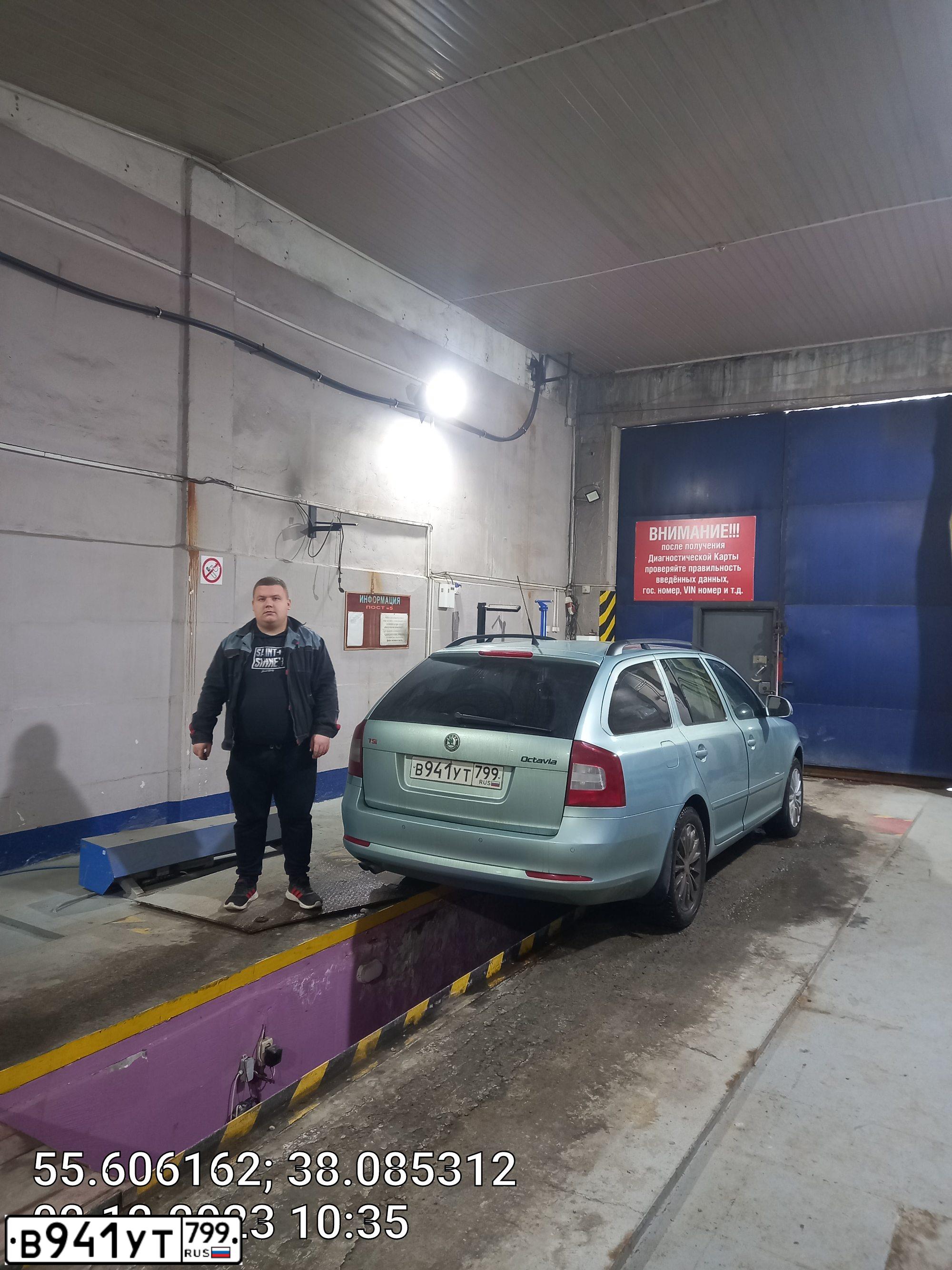 Фото автомобиля SKODA OCTAVIA, 2010 — госномер В941УТ799. Цвет: СЕРО-ЗЕЛЕНЫЙ