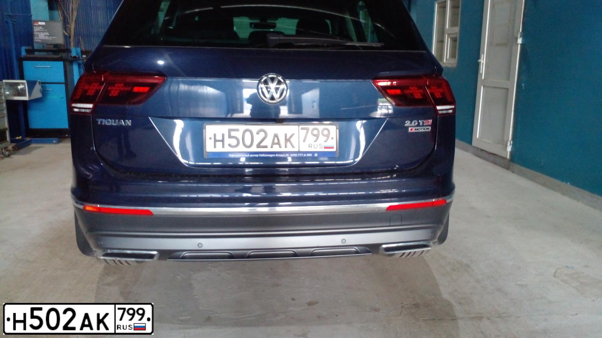 Фото автомобиля VOLKSWAGEN TIGUAN, 2017 — госномер Н502АК799. Цвет: ТЕМНО-СИНИЙ