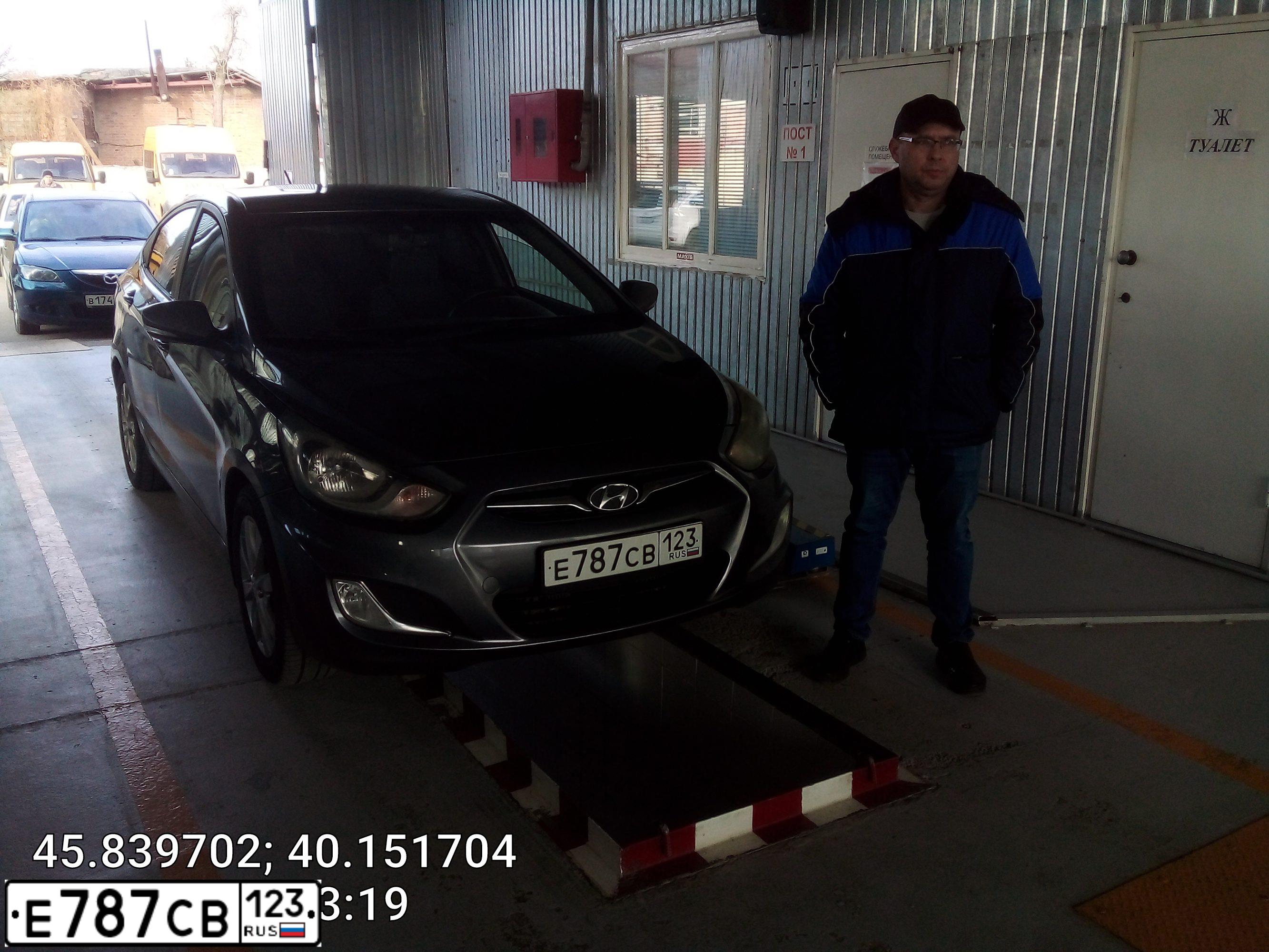 Фото автомобиля HYUNDAI SOLARIS, 2012 — госномер Е787СВ123. Цвет: ЧЕРНО-СЕРЫЙ