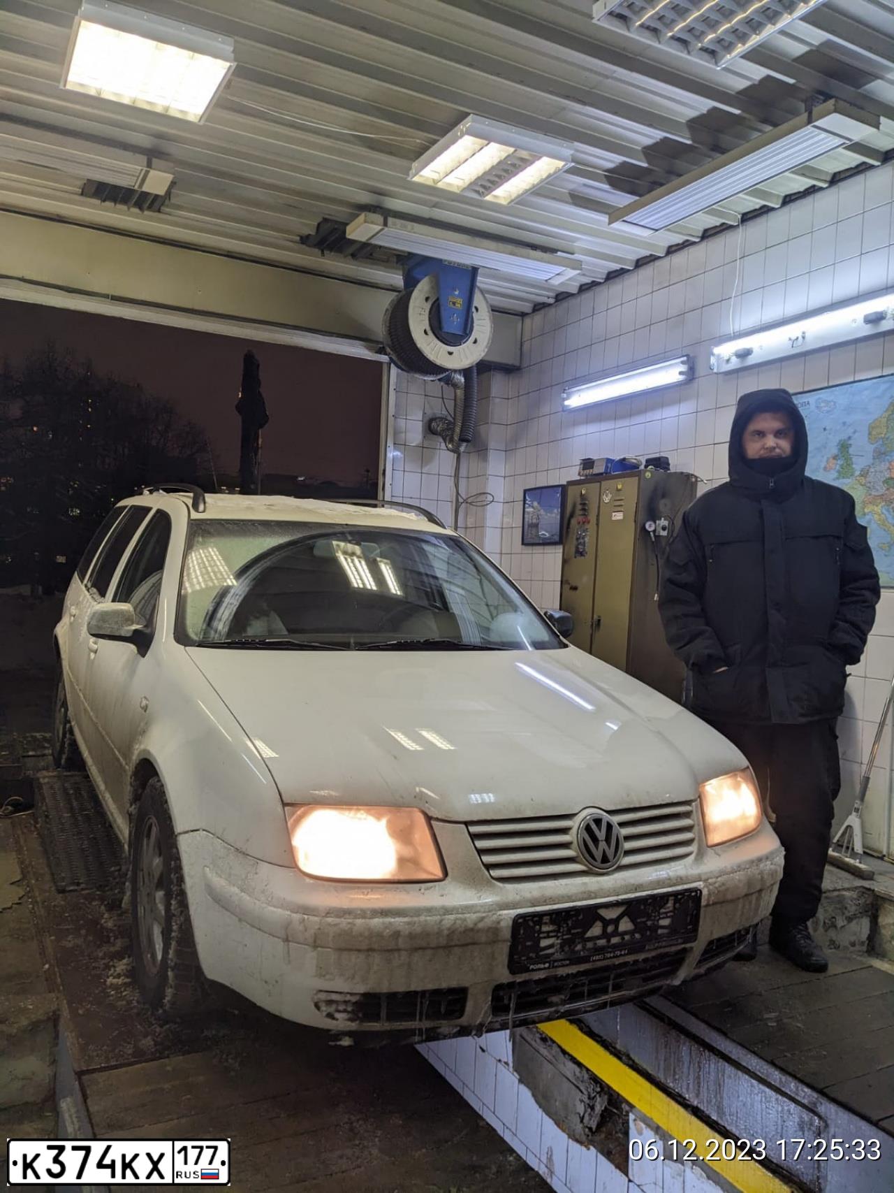 Фото автомобиля VOLKSWAGEN BORA, 2002 — госномер М500ЕВ977