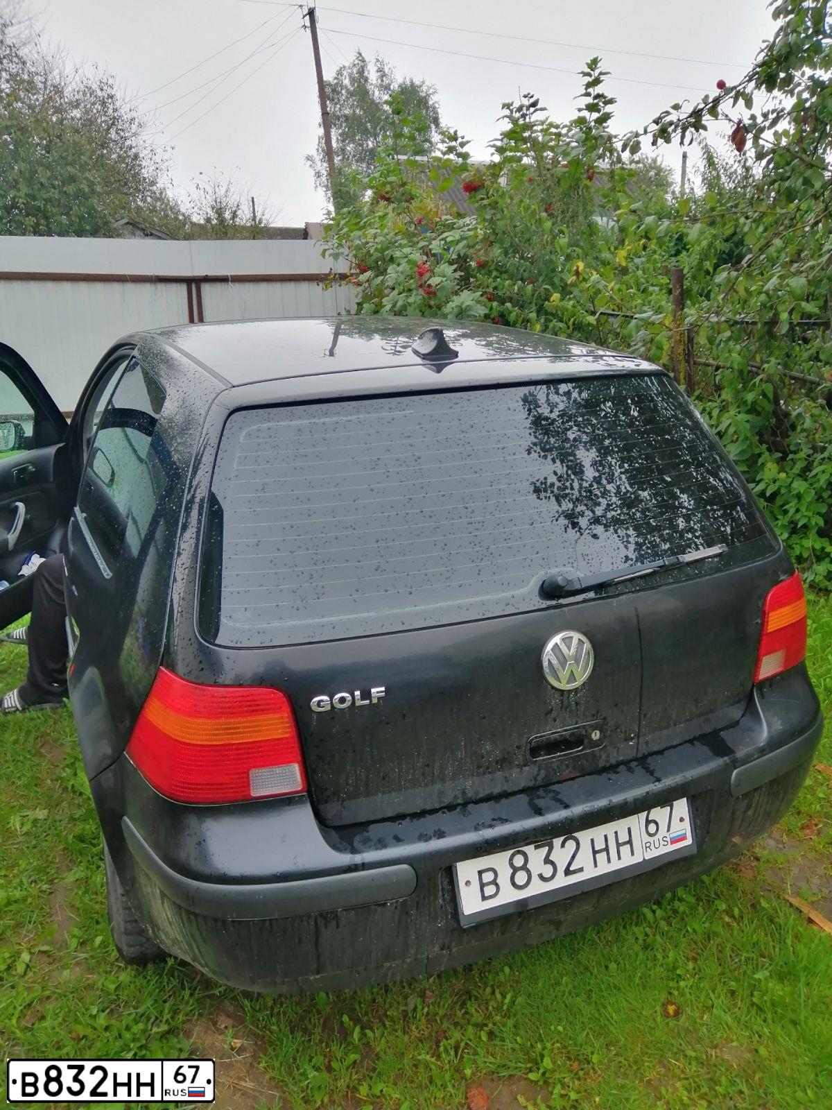 Фото автомобиля VOLKSWAGEN GOLF, 2000 — госномер В832НН67. Цвет: ЧЕРНЫЙ