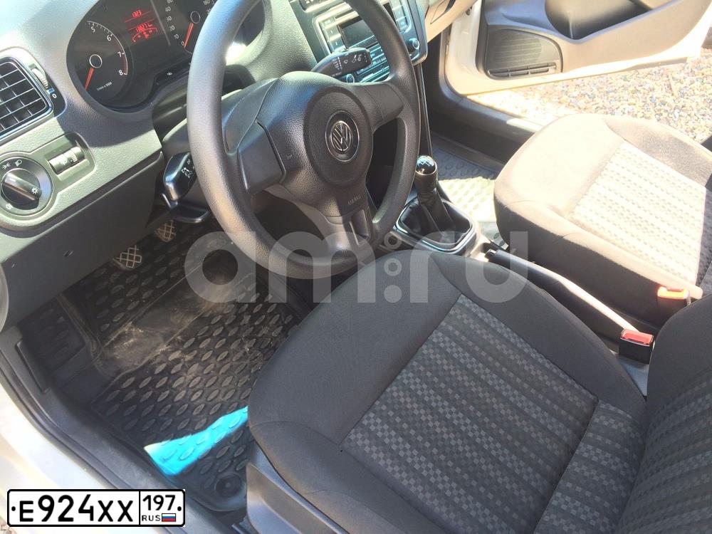 Фото автомобиля VOLKSWAGEN POLO, 2012 — госномер У228НС152. Цвет: Белый
