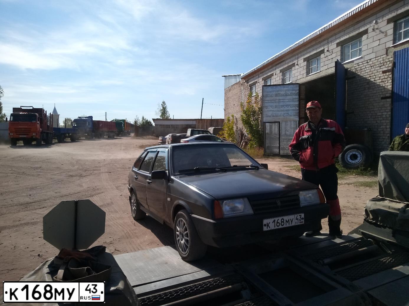 Фото автомобиля LADA 2109 SAMARA, 1997 — госномер К168МУ43. Цвет: ЧЕРНЫЙ