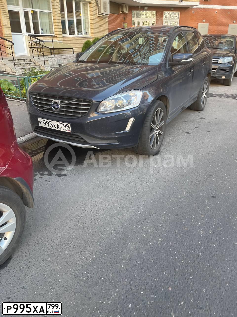 Фото автомобиля VOLVO XC60, 2016 — госномер Р995ХА799. Цвет: синий
