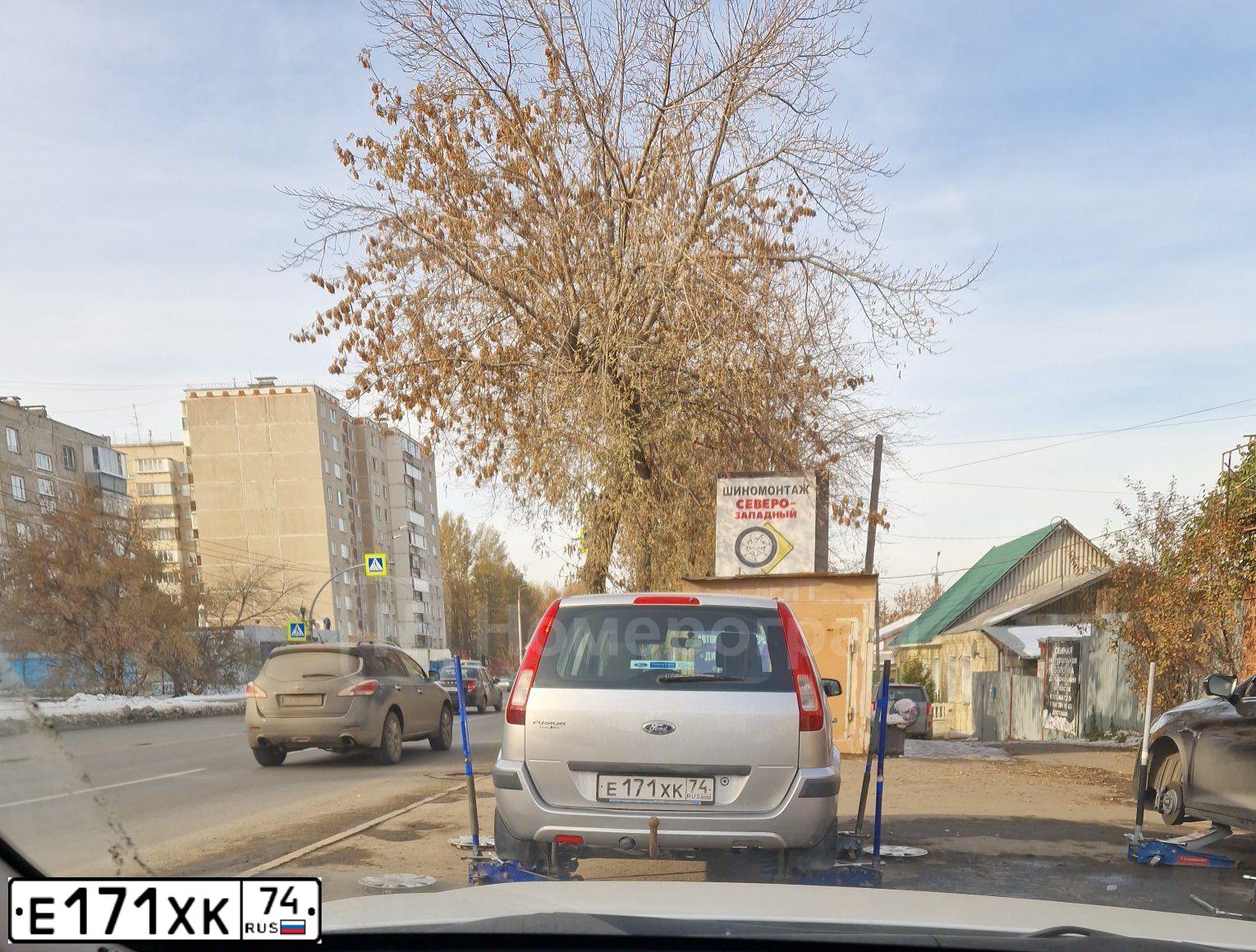 Фото автомобиля FORD FUSION, 2006 — госномер Е171ХК74. Цвет: Серебристый