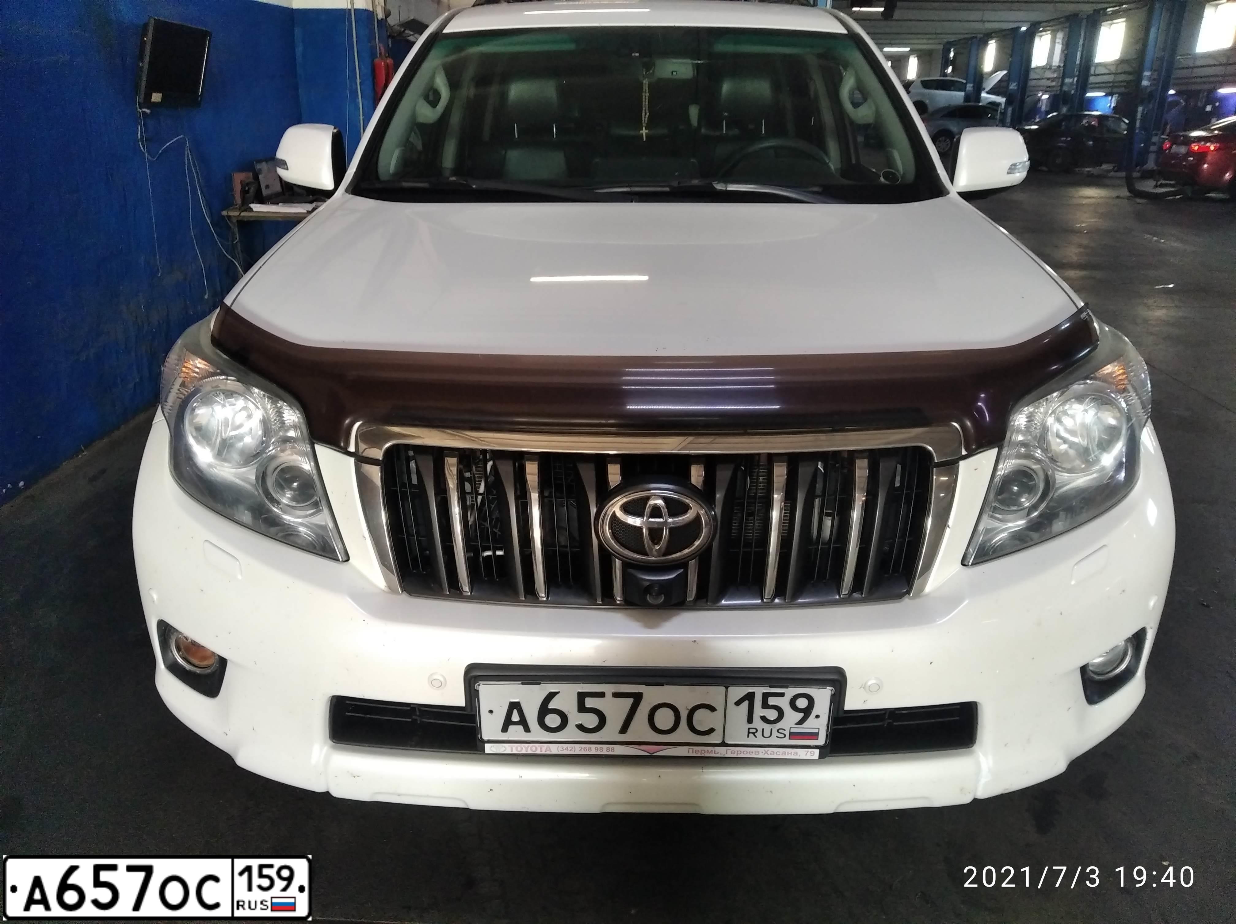 Фото автомобиля TOYOTA LANDCRUISER, 2011 — госномер А657ОС159. Цвет: БЕЛЫЙ