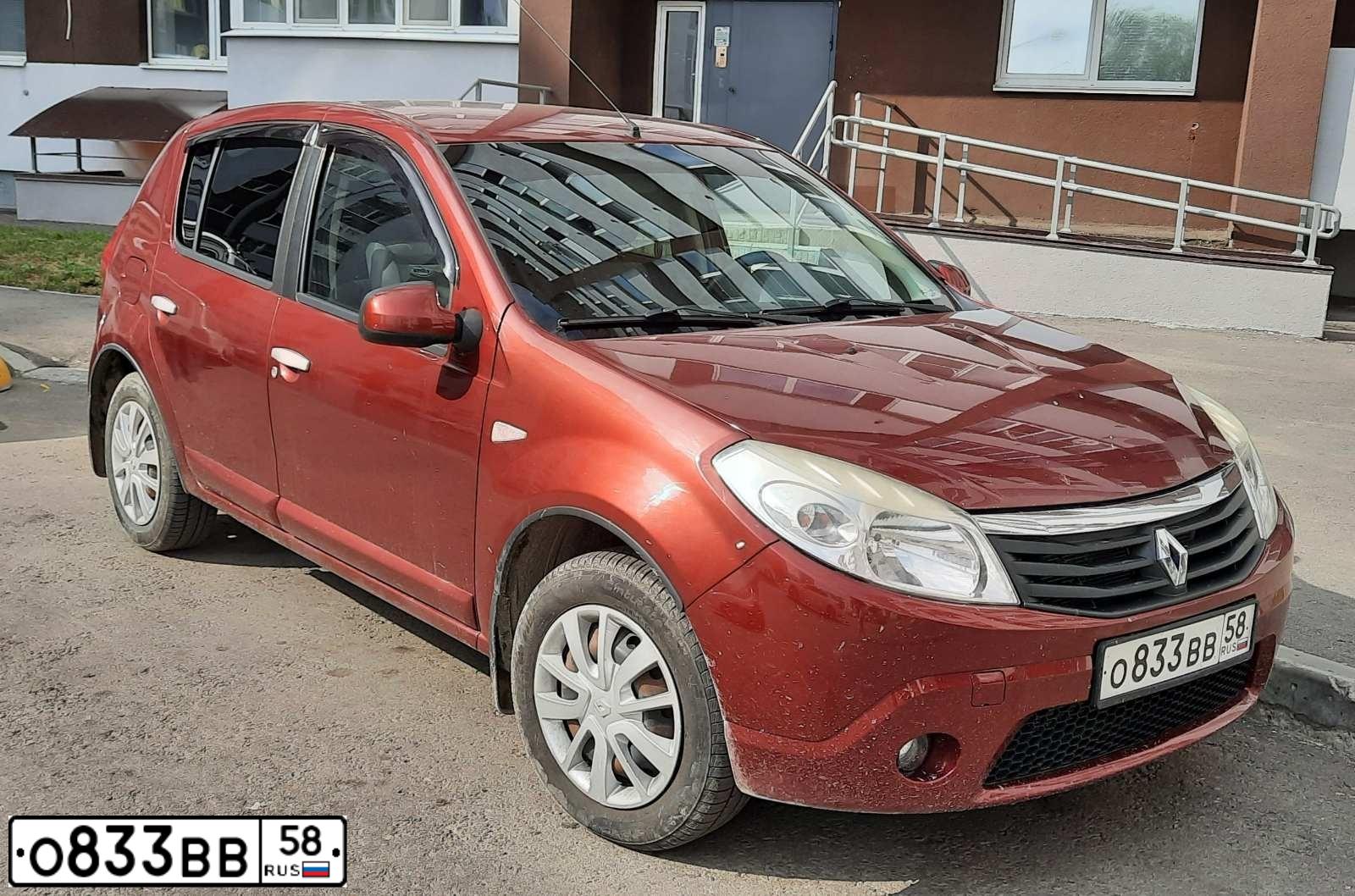 Фото автомобиля RENAULT SANDERO, 2012 — госномер О338МТ198. Цвет: Красный