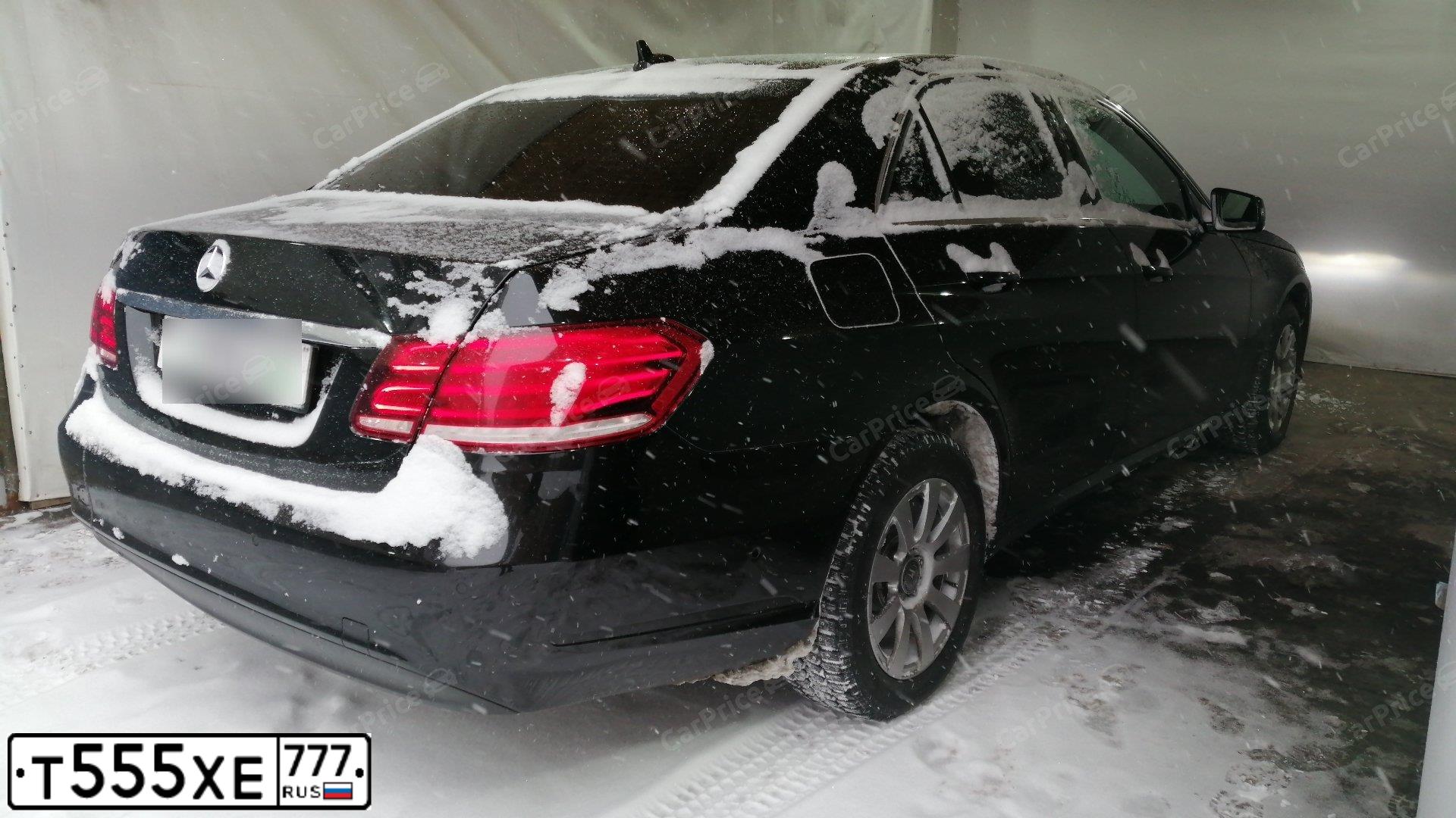 Фото автомобиля MERCEDES E-KLASSE, 2014 — госномер Т555ХЕ777. Цвет: ЧЕРНЫЙ