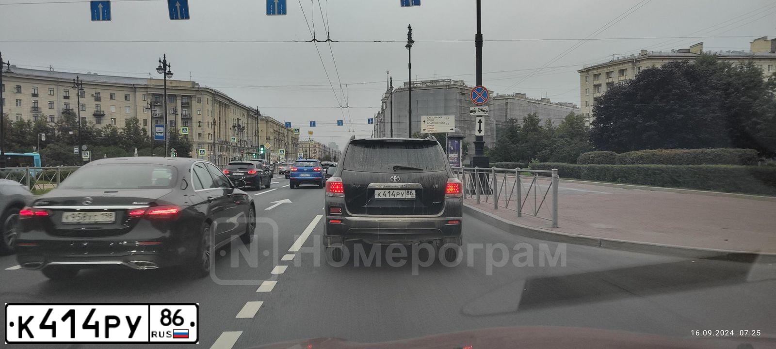 Фото автомобиля TOYOTA HIGHLANDER, 2011 — госномер К414РУ86. Цвет: ЧЕРНЫЙ
