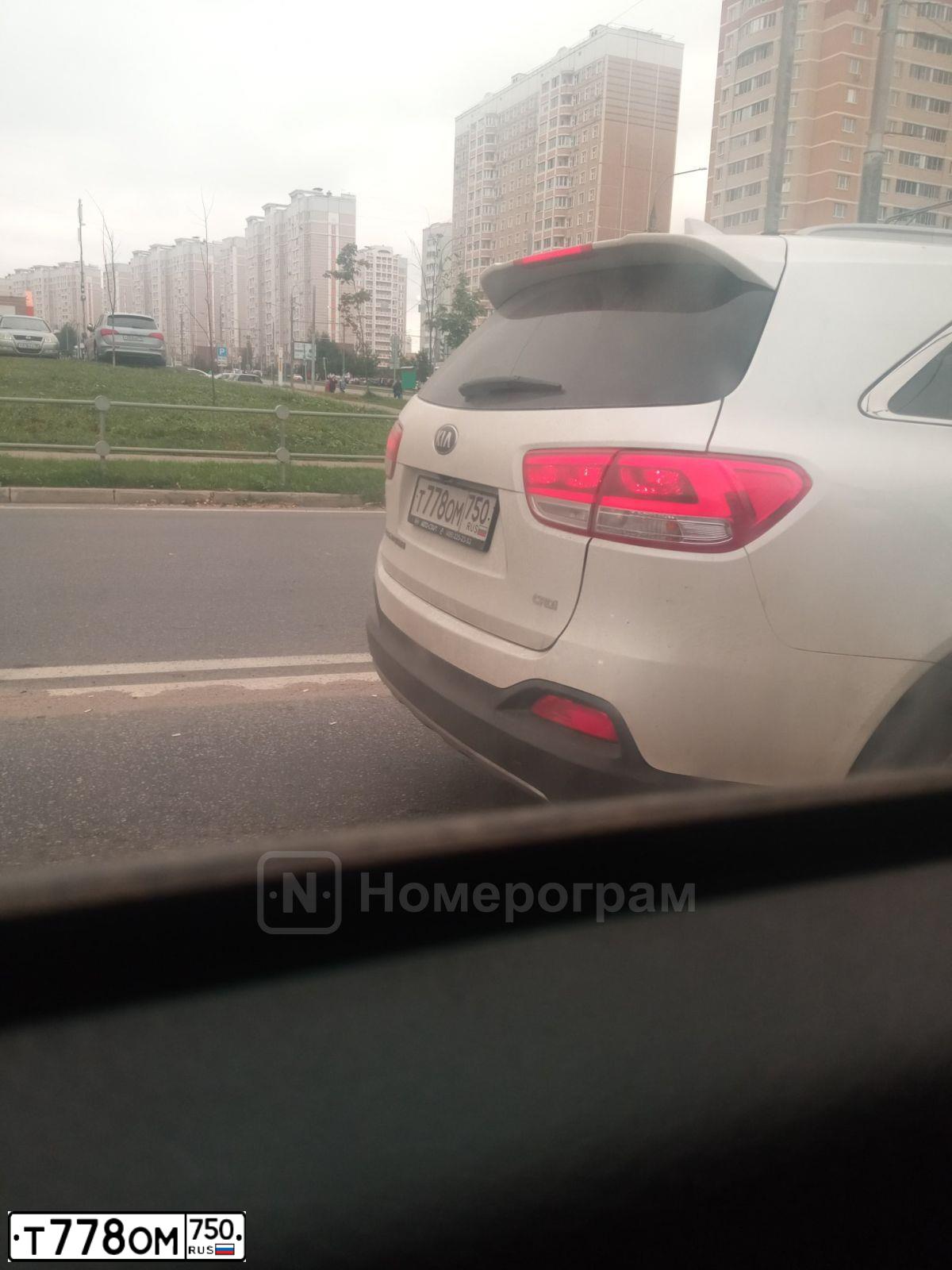 Фото автомобиля KIA SORENTO, 2017 — госномер Т778ОМ750. Цвет: БЕЛЫЙ