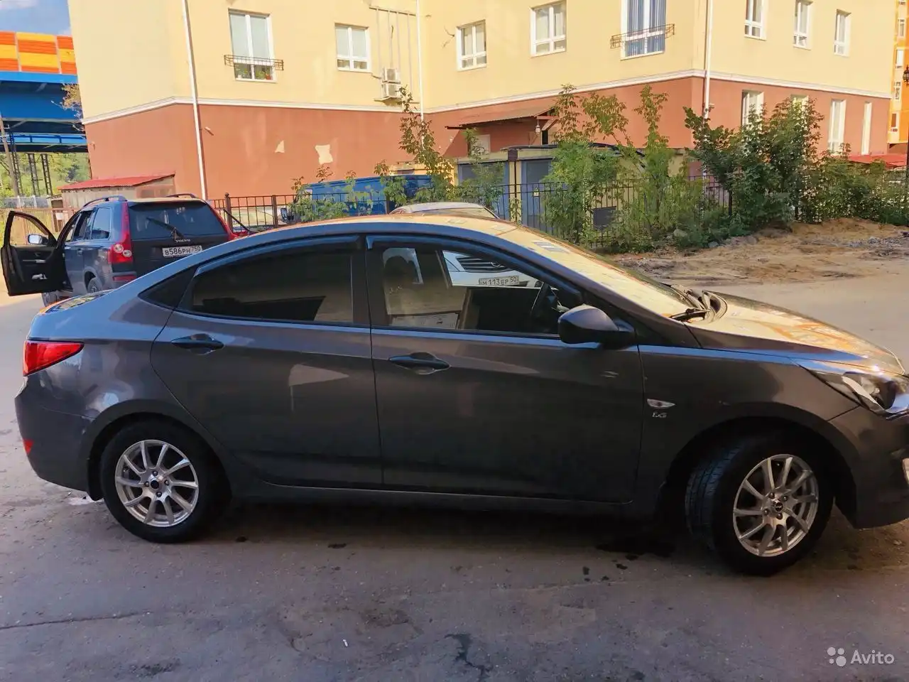 Фото автомобиля VOLVO XC90, 2003 — госномер В586РН750. Цвет: ЧЕРНЫЙ