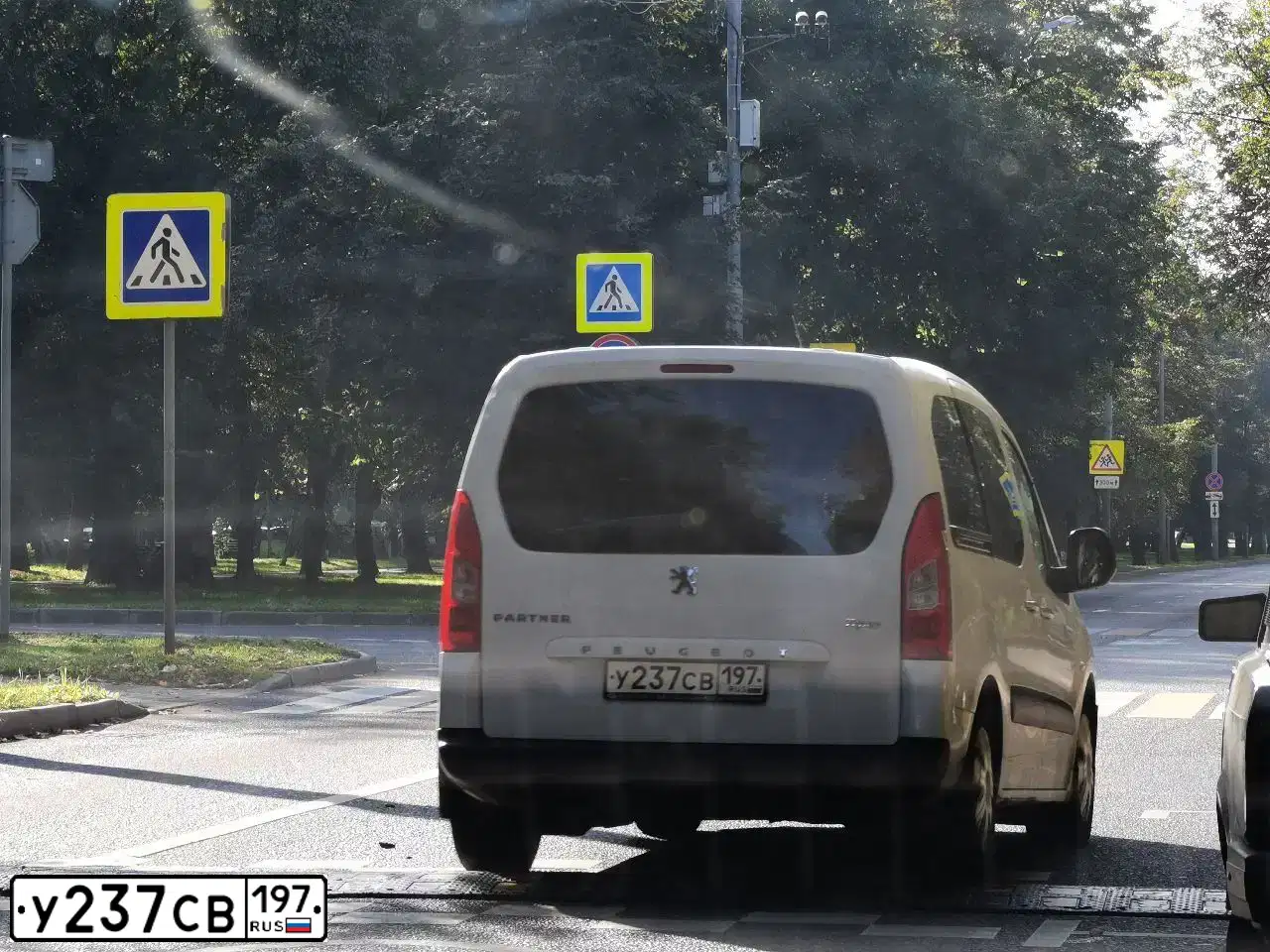 Фото автомобиля PEUGEOT PARTNER, 2008 — госномер Р814ЕХ550. Цвет: Белый