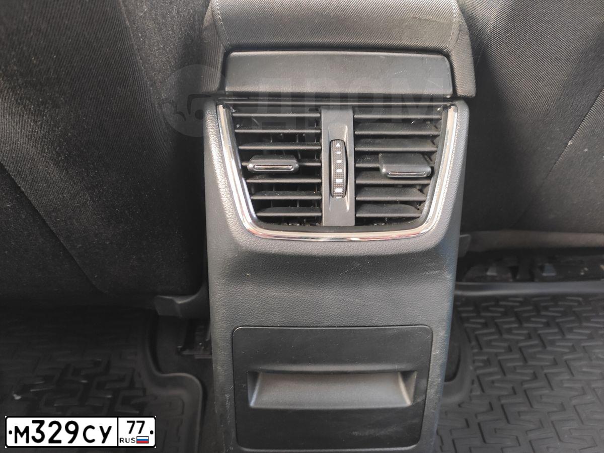 Фото автомобиля SKODA OCTAVIA, 2013 — госномер Х800ВН797. Цвет: Серебристый