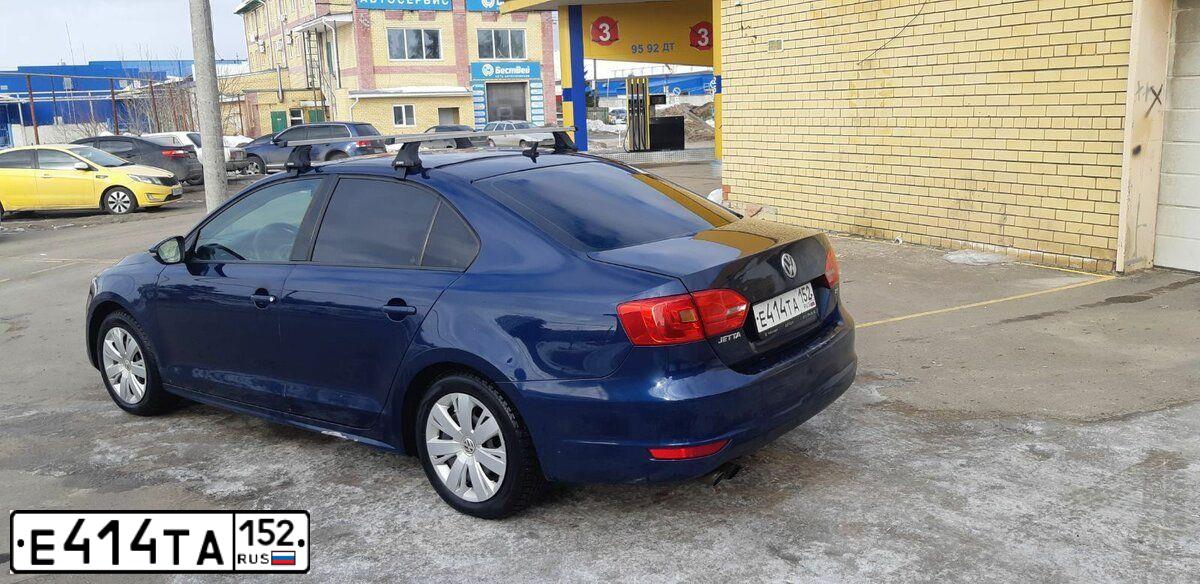 Фото автомобиля VOLKSWAGEN JETTA, 2011 — госномер Е414ТА152. Цвет: синий