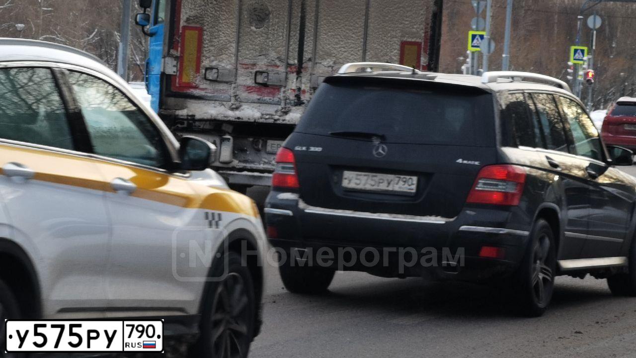 Фото автомобиля MERCEDES GLK-KLASSE, 2009 — госномер У575РУ790. Цвет: ЧЕРНЫЙ