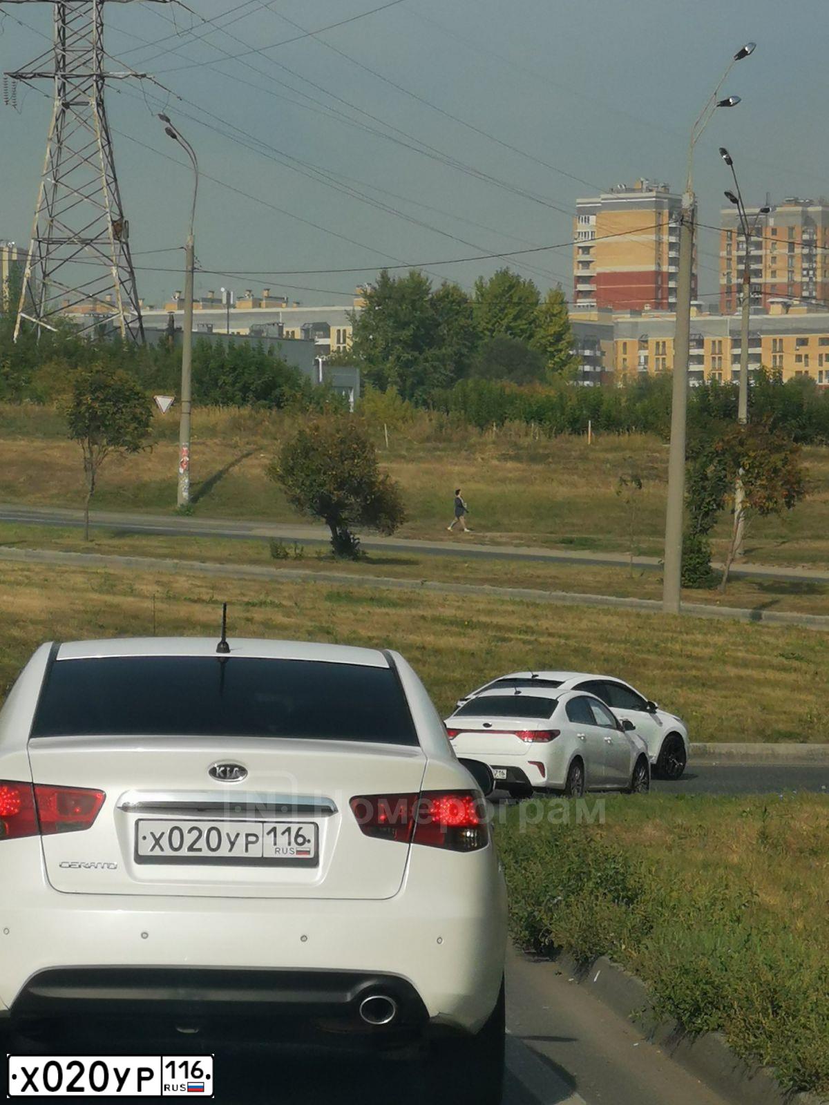 Фото автомобиля LADA VESTA, 2016 — госномер Х020УР116. Цвет: ЧЕРНЫЙ
