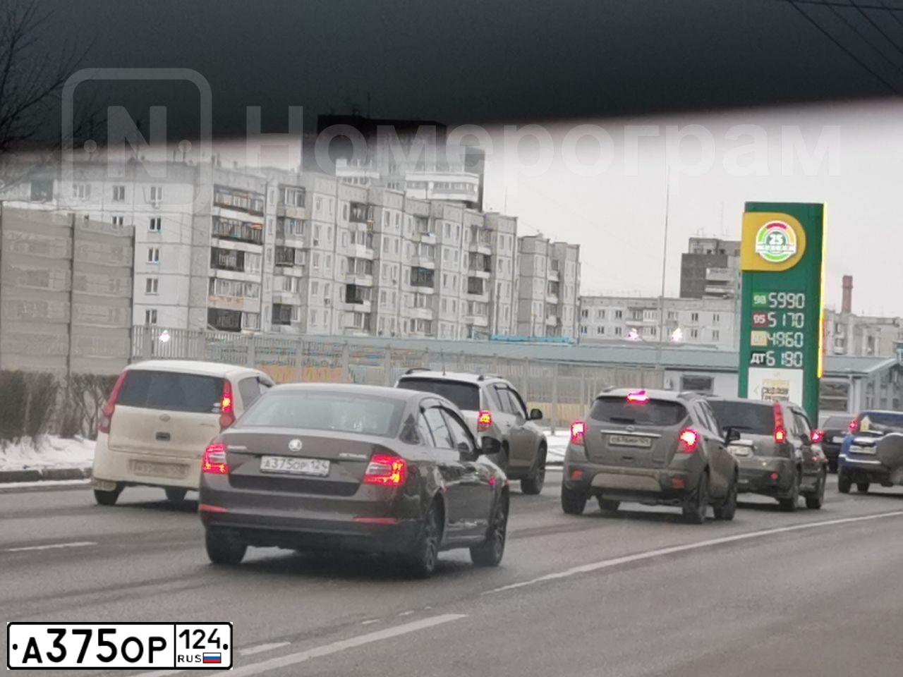 Фото автомобиля SKODA OCTAVIA, 2013 — госномер Х390ТМ124. Цвет: Коричневый